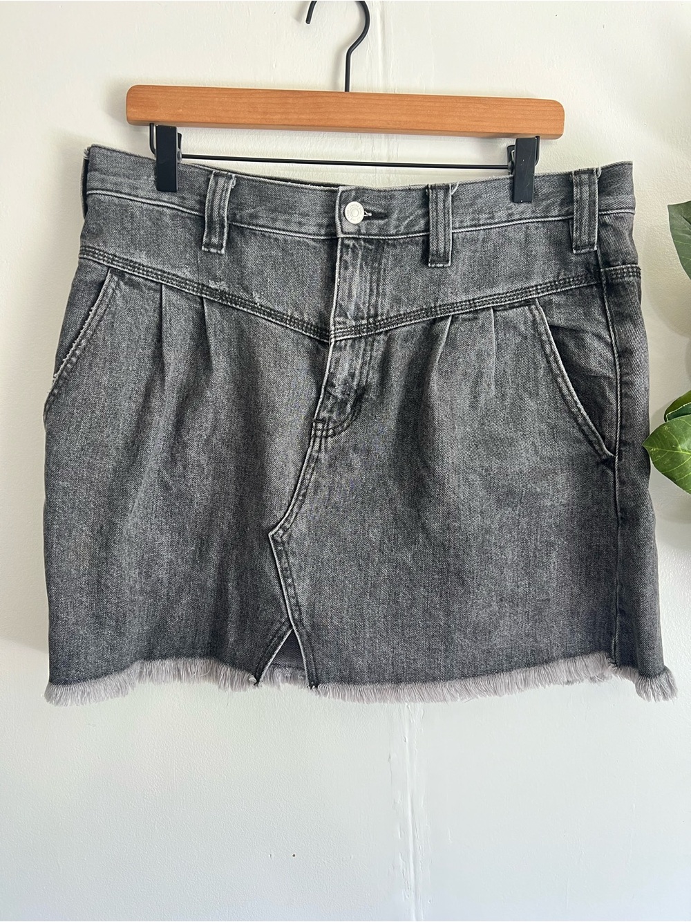 Free People We The Free Sidecar Frayed Denim Skirt Sanded Black size 31